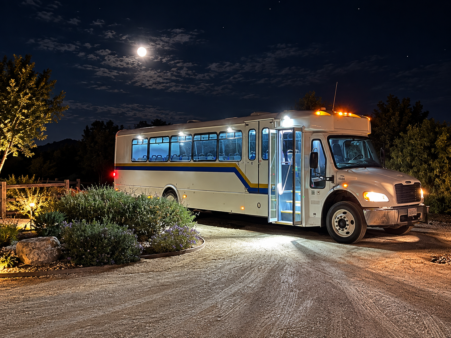 YRUSAC bus at night