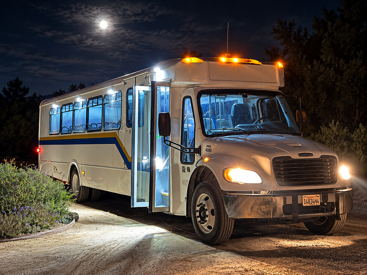 YRUSAC bus at night
